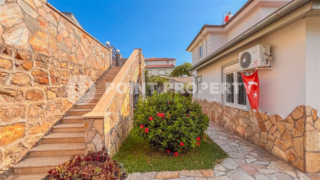 Villa 3+1 with panoramic sea view in Kargicak-id-8384-photo-4