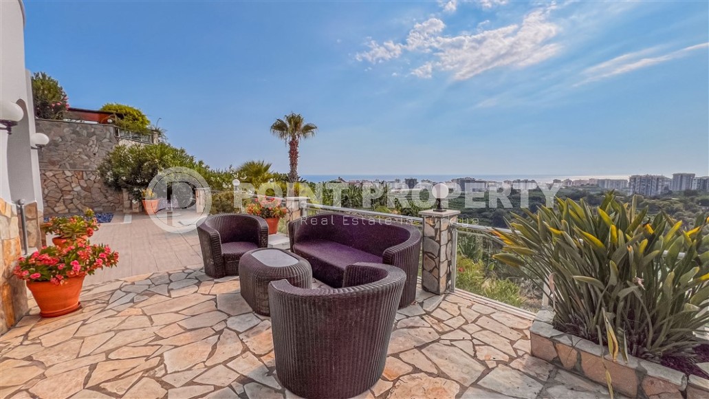 Вилла 3+1 с панорамным видом на море в районе Каргыджак-id-8384-фото-6