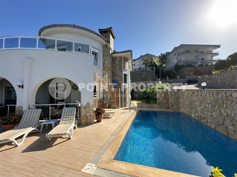 Вилла 3+1 с панорамным видом на море в районе Каргыджак-id-8384-фото-9