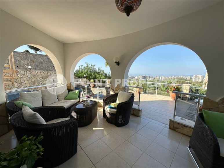 Вилла 3+1 с панорамным видом на море в районе Каргыджак-id-8384-фото-11