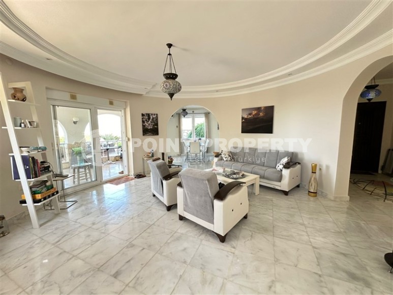 Villa 3+1 with panoramic sea view in Kargicak-id-8384-photo-12