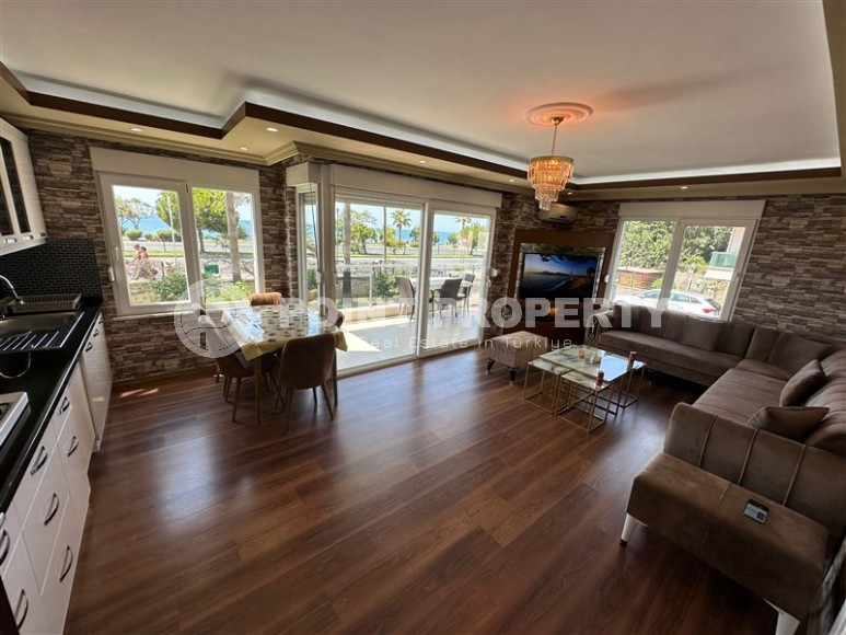 Роскошная квартира на первой береговой линии в Кестеле-id-8410-фото-2