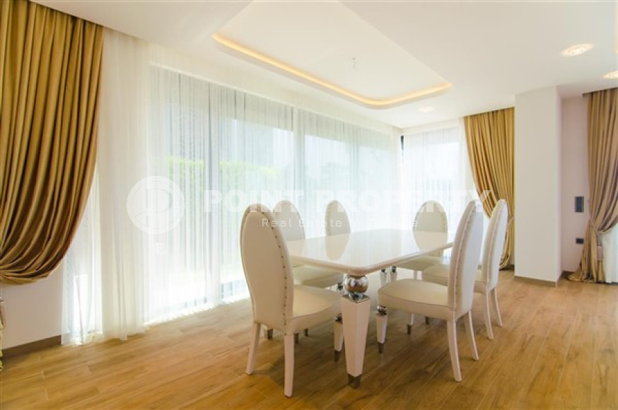 Элитная недвижимость в Алании: шикарная трехэтажная вилла 5+1, 520м², в уникальной резиденции в Конаклы.-id-1663-фото-8