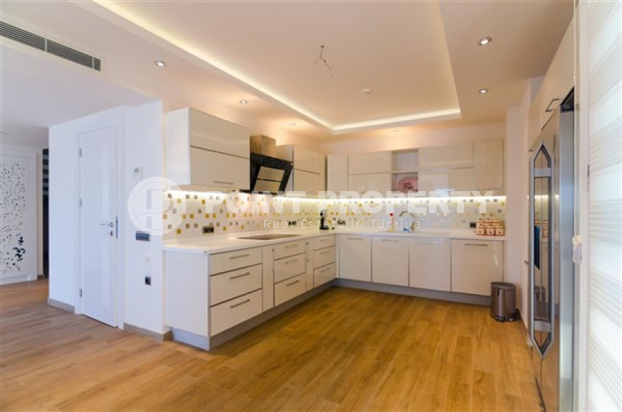 Элитная недвижимость в Алании: шикарная трехэтажная вилла 5+1, 520м², в уникальной резиденции в Конаклы.-id-1663-фото-9