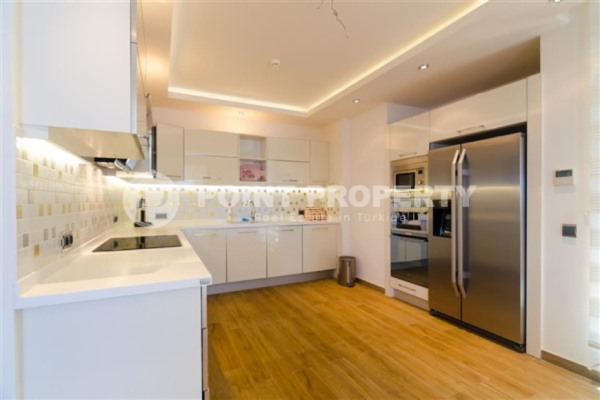 Элитная недвижимость в Алании: шикарная трехэтажная вилла 5+1, 520м², в уникальной резиденции в Конаклы.-id-1663-фото-10