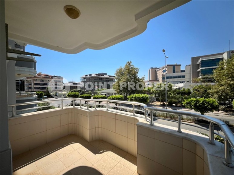 Квартира с двумя спальнями в европейском районе Алании, Оба.-id-8447-фото-11