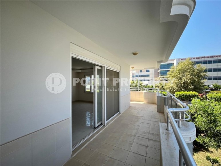 Квартира с двумя спальнями в европейском районе Алании, Оба.-id-8447-фото-12