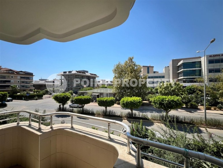 Квартира с двумя спальнями в европейском районе Алании, Оба.-id-8447-фото-17