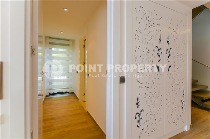 Элитная недвижимость в Алании: шикарная трехэтажная вилла 5+1, 520м², в уникальной резиденции в Конаклы.-id-1663-фото-26