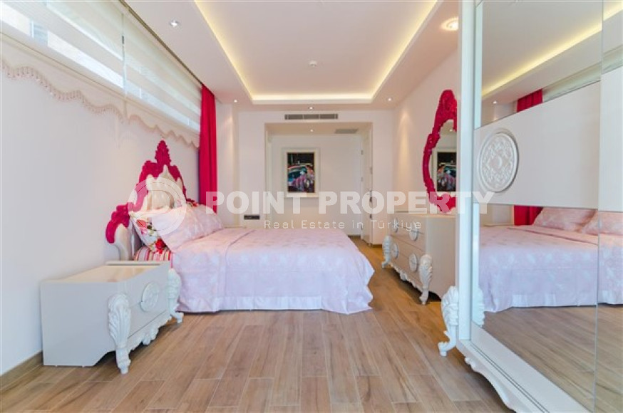 Элитная недвижимость в Алании: шикарная трехэтажная вилла 5+1, 520м², в уникальной резиденции в Конаклы.-id-1663-фото-43