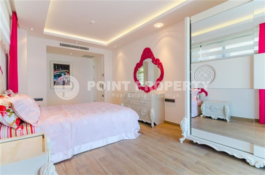 Элитная недвижимость в Алании: шикарная трехэтажная вилла 5+1, 520м², в уникальной резиденции в Конаклы.-id-1663-фото-44