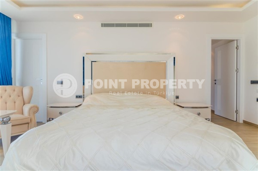 Элитная недвижимость в Алании: шикарная трехэтажная вилла 5+1, 520м², в уникальной резиденции в Конаклы.-id-1663-фото-65