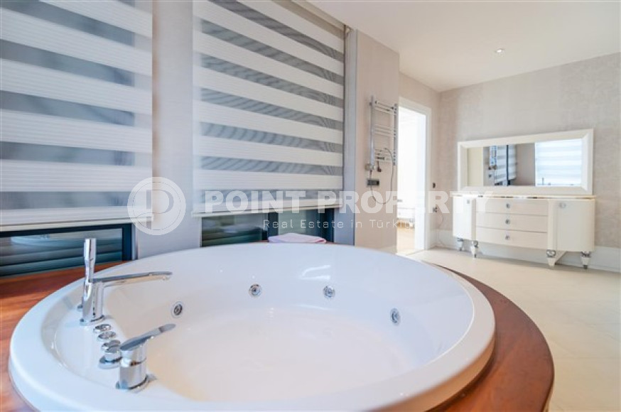 Элитная недвижимость в Алании: шикарная трехэтажная вилла 5+1, 520м², в уникальной резиденции в Конаклы.-id-1663-фото-72