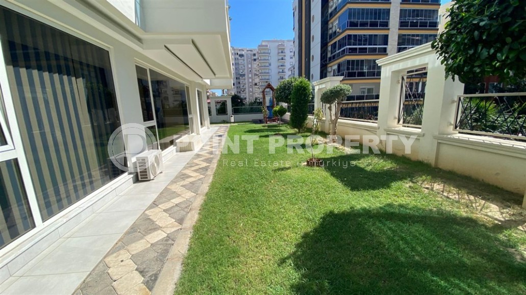 Добротная квартира на высоком этаже в комплексе с бассейном-id-8695-фото-18