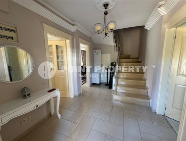 Великолепная трёхэтажная вилла 300 м² с бассейном и садом, Верхняя Оба-id-8726-фото-4