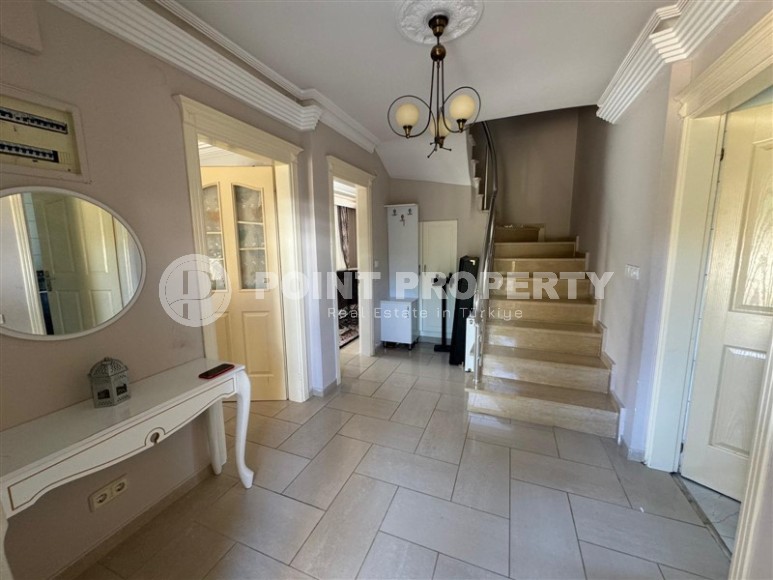 Великолепная трёхэтажная вилла 300 м² с бассейном и садом, Верхняя Оба-id-8726-фото-4