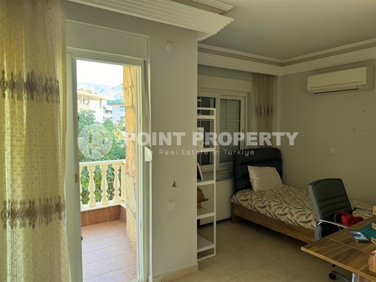 Magnificent three-storey villa 300 m² with pool and garden, Upper Oba-id-8726-photo-7