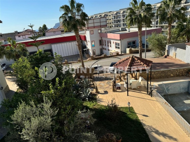 Magnificent three-storey villa 300 m² with pool and garden, Upper Oba-id-8726-photo-11