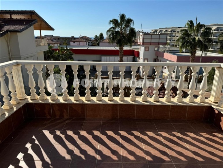 Magnificent three-storey villa 300 m² with pool and garden, Upper Oba-id-8726-photo-12