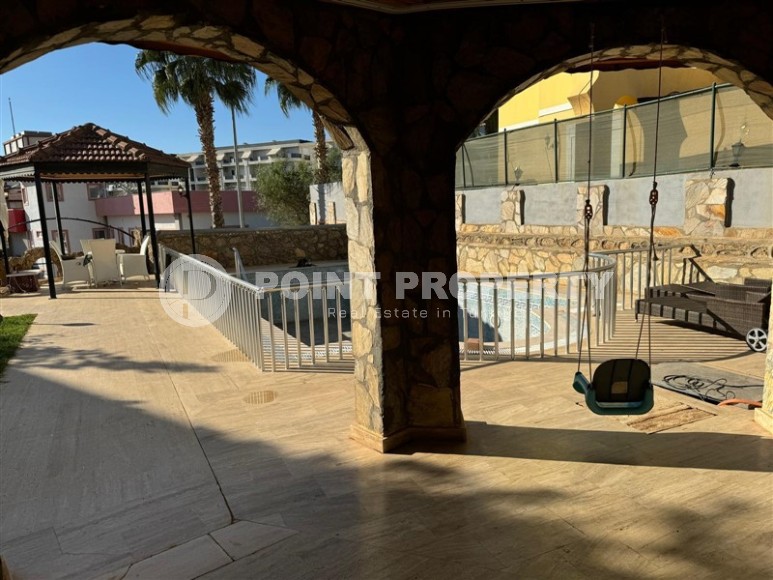 Magnificent three-storey villa 300 m² with pool and garden, Upper Oba-id-8726-photo-14