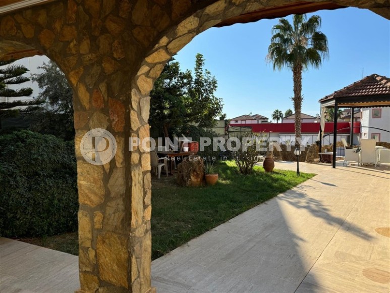Magnificent three-storey villa 300 m² with pool and garden, Upper Oba-id-8726-photo-15