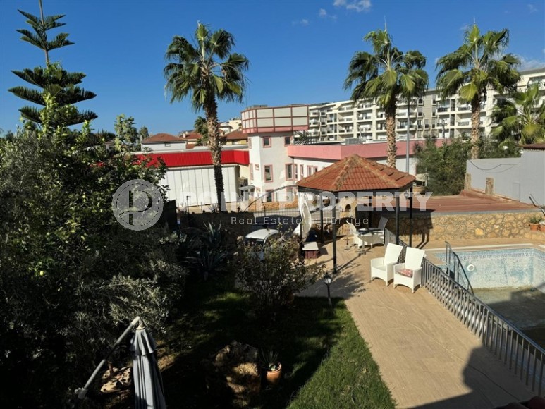 Magnificent three-storey villa 300 m² with pool and garden, Upper Oba-id-8726-photo-17