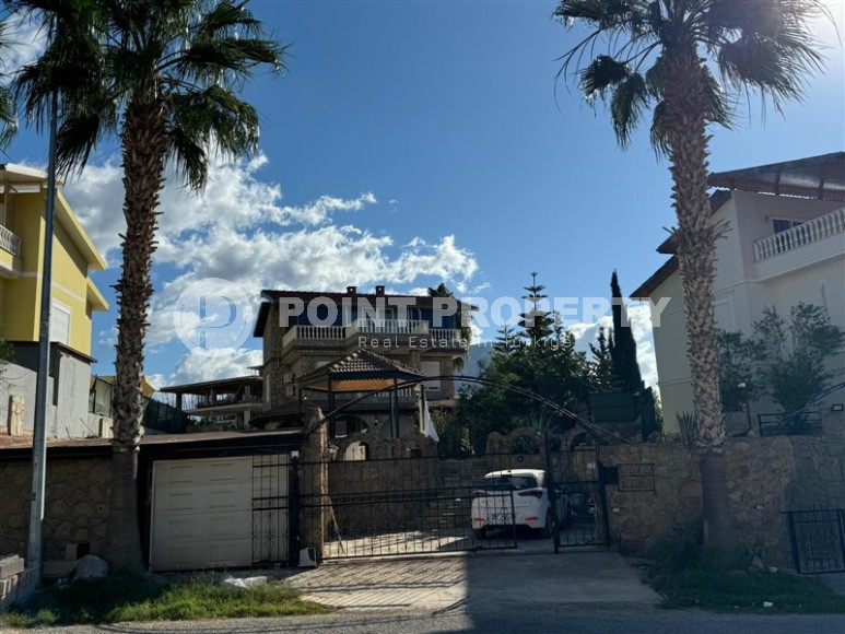 Magnificent three-storey villa 300 m² with pool and garden, Upper Oba-id-8726-photo-18