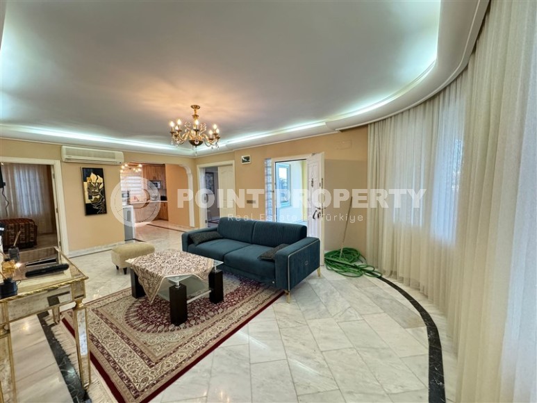 Luxury villa with pool and garden in Kargicak-id-8787-photo-5