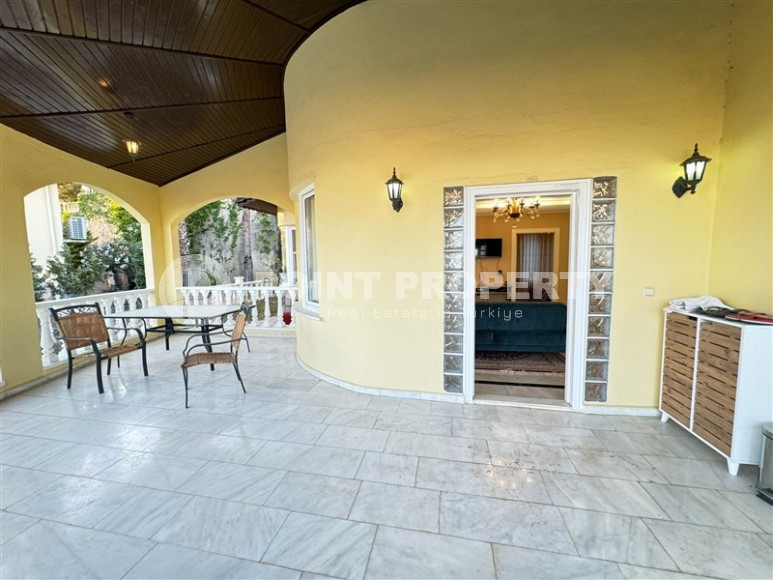 Luxury villa with pool and garden in Kargicak-id-8787-photo-15