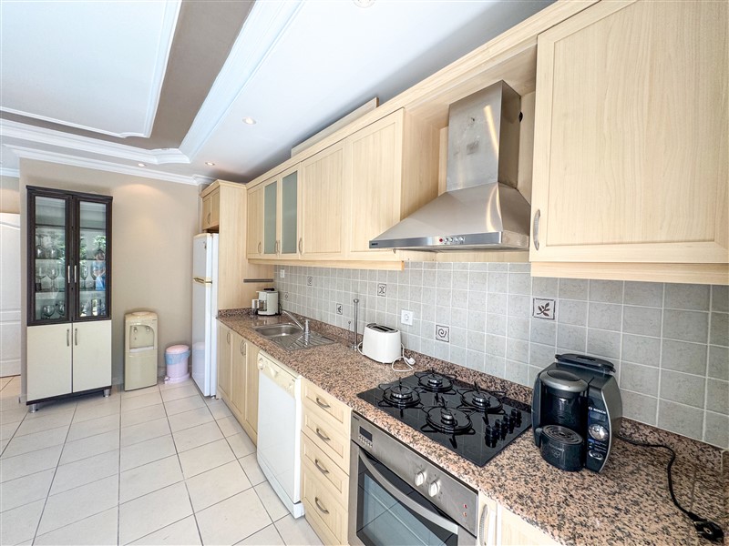 Spacious apartment 120 m² in the center of Alanya - in the Gullerpinari area-id-8824-photo-5