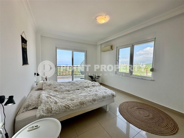 Spacious apartment 100 m² with sea view in a low-rise building in Kargicak-id-8860-photo-6
