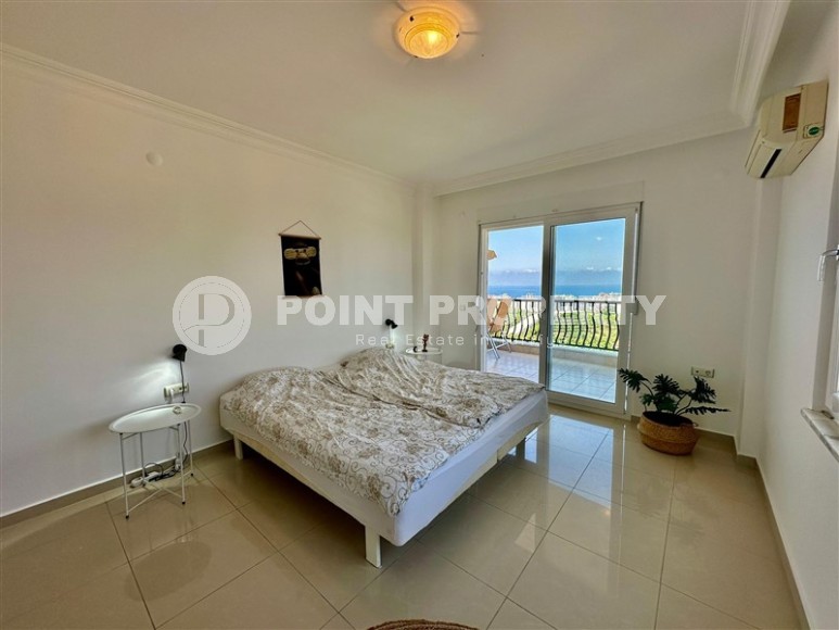 Spacious apartment 100 m² with sea view in a low-rise building in Kargicak-id-8860-photo-7