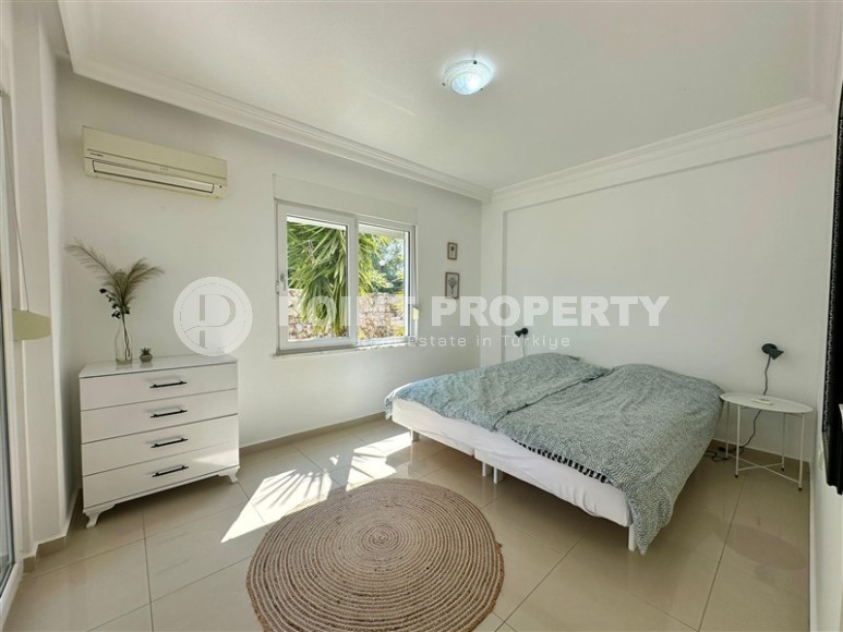 Spacious apartment 100 m² with sea view in a low-rise building in Kargicak-id-8860-photo-8