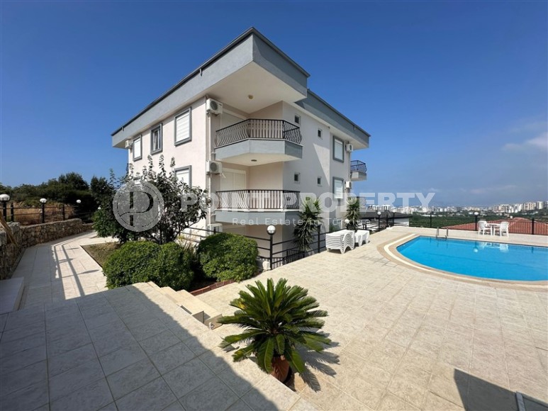 Spacious apartment 100 m² with sea view in a low-rise building in Kargicak-id-8860-photo-13