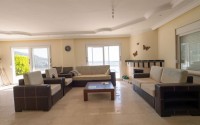 Spacious villa 250 m² with sea view and residence permit opportunity in the center of Alanya-id-8900-photo-3