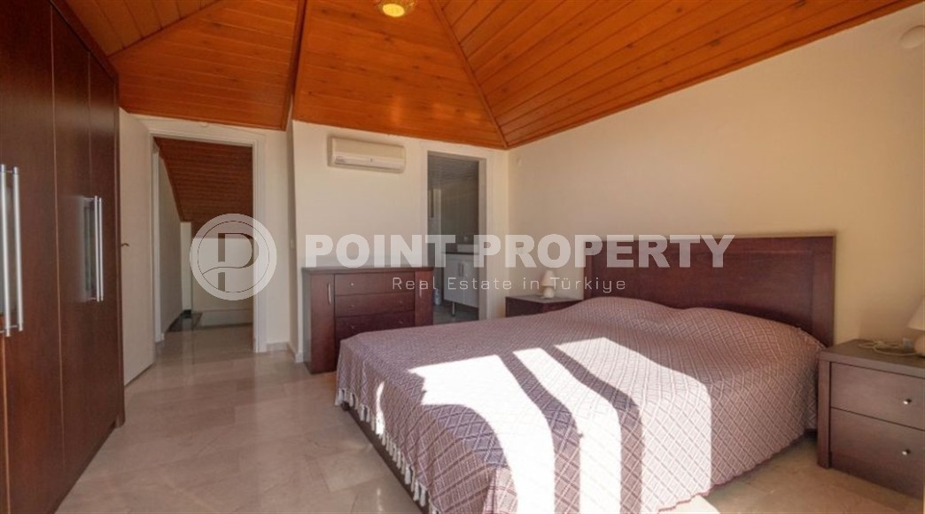 Spacious villa 250 m² with sea view and residence permit opportunity in the center of Alanya-id-8900-photo-8