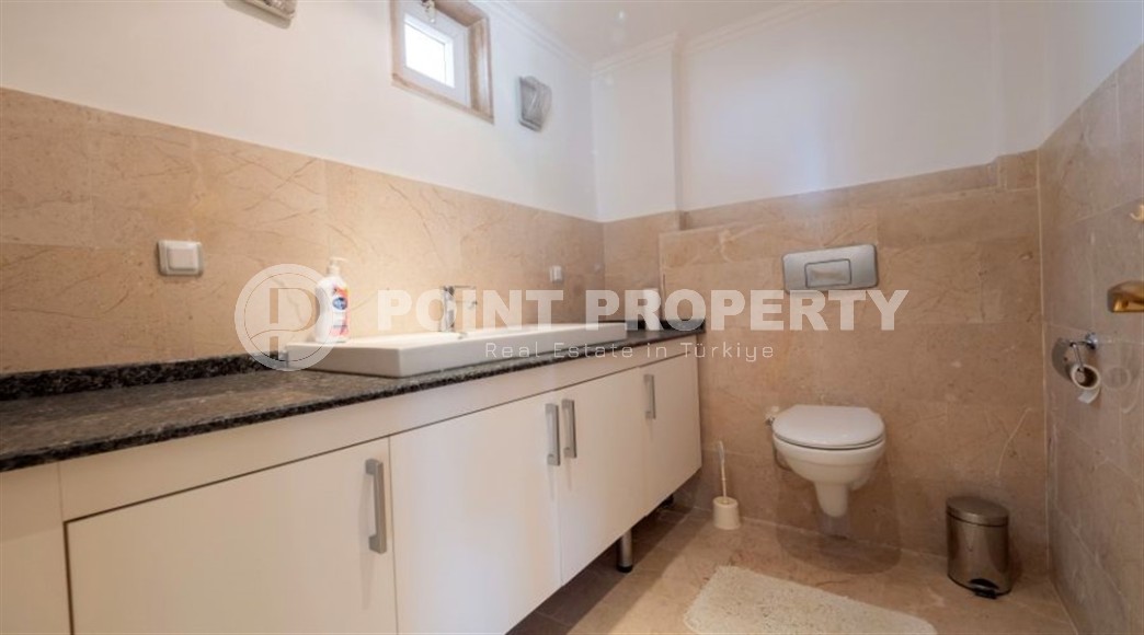 Spacious villa 250 m² with sea view and residence permit opportunity in the center of Alanya-id-8900-photo-11