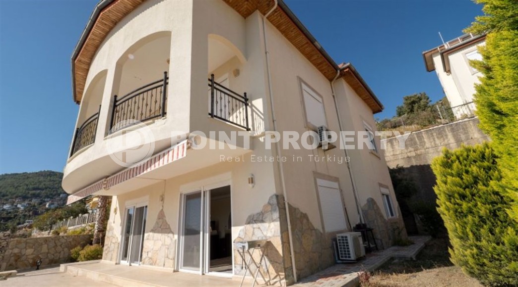 Spacious villa 250 m² with sea view and residence permit opportunity in the center of Alanya-id-8900-photo-16