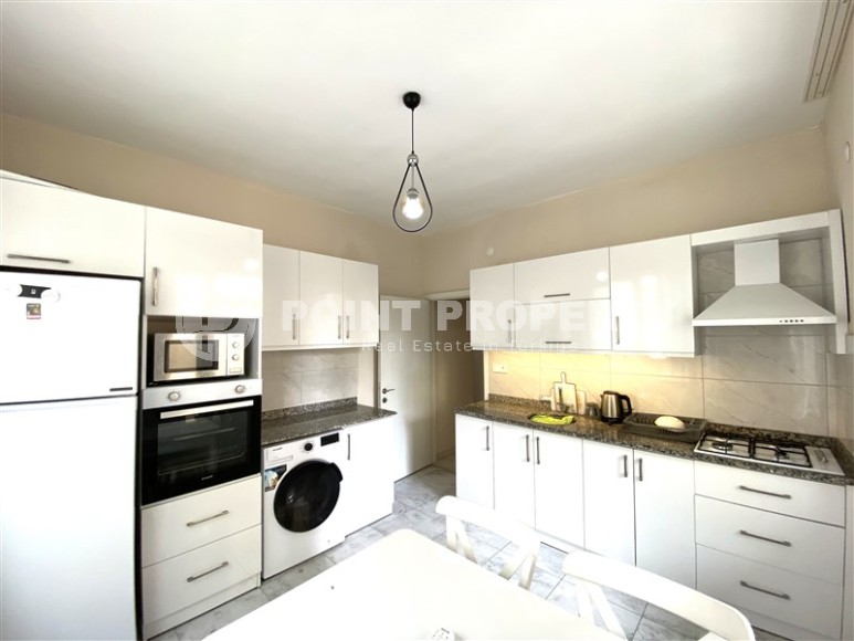 Cozy apartment 120 m² with separate kitchen in the center of Alanya-id-8901-photo-3