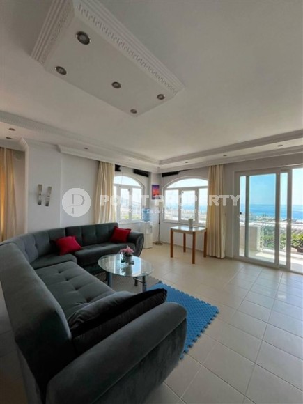 Просторная квартира 135 м² с видом на море в районе Демирташ-id-8913-фото-2