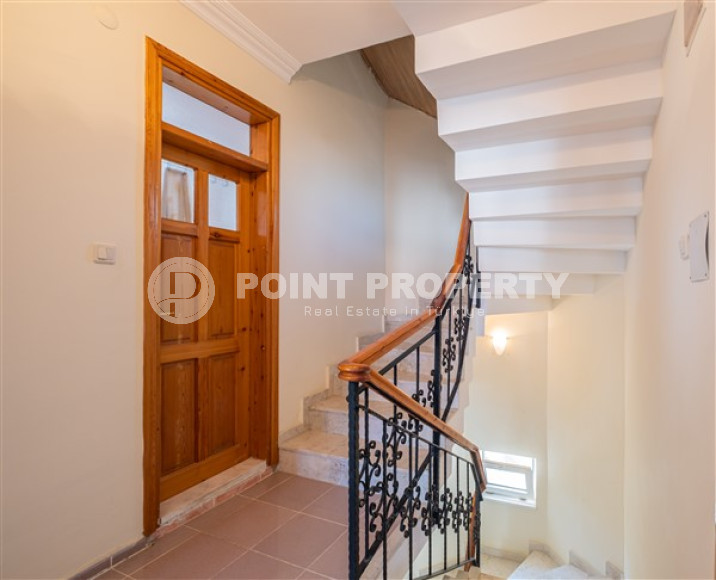 Меблированная трехэтажная вилла с тремя спальнями, 150м², у моря, в районе Алании Паяллар-id-1701-фото-25