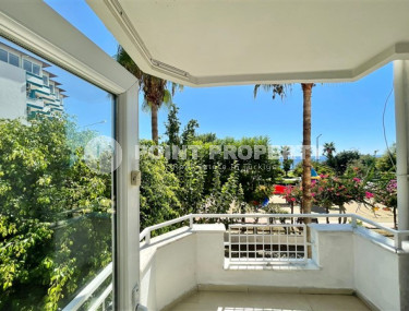 Alanya Center: furnished three-room apartment, 85m², overlooking Cleopatra Beach-id-1703-photo-1