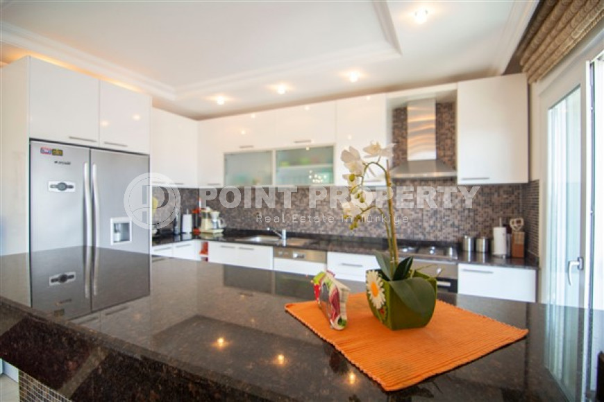 Elegant five-room penthouse, 230 m², with mountain views in a luxury complex in Cikcilli, Alanya-id-1706-photo-23