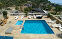 Spacious 4+2 villa with private pool in the center of Alanya for any rental period!-id-1710-photo-34