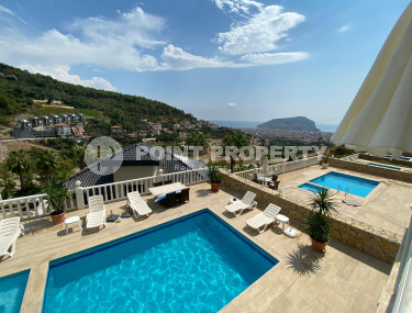 Spacious 4+2 villa with private pool in the center of Alanya for any rental period!-id-1710-photo-3