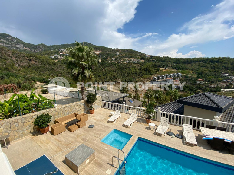 Spacious 4+2 villa with private pool in the center of Alanya for any rental period!-id-1710-photo-35