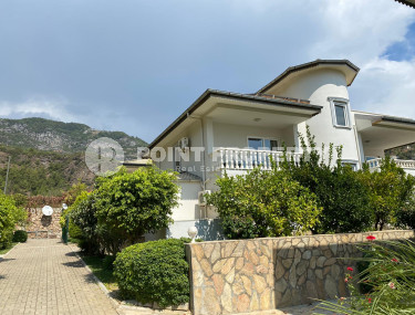 Spacious 4+2 villa with private pool in the center of Alanya for any rental period!-id-1710-photo-4