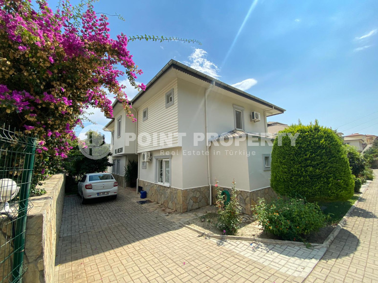Spacious 4+2 villa with private pool in the center of Alanya for any rental period!-id-1710-photo-6