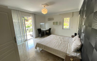 Spacious 4+2 villa with private pool in the center of Alanya for any rental period!-id-1710-photo-25
