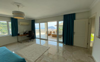 Spacious 4+2 villa with private pool in the center of Alanya for any rental period!-id-1710-photo-17